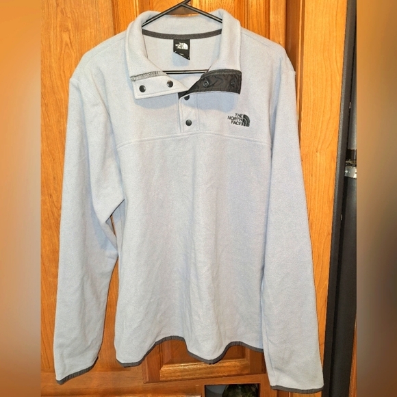 The North Face men's medium pullover fleece shirt in a light gray color. EUC - Picture 1 of 8